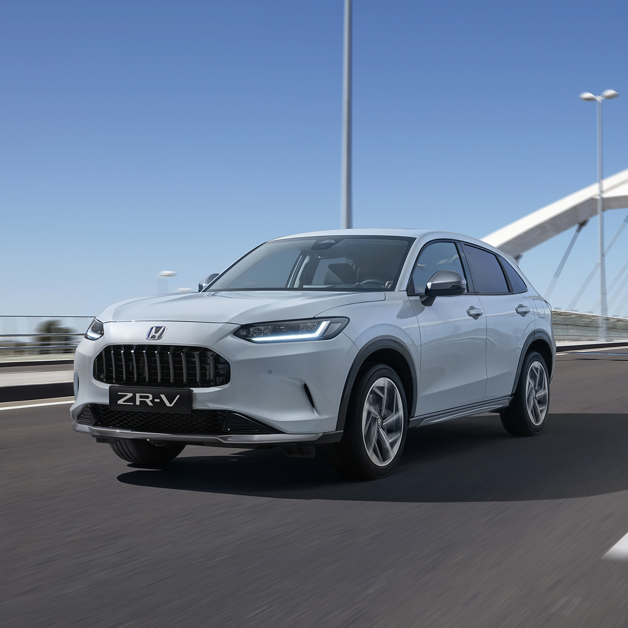 Honda ZR-V mit Aero-Paket, 3/4-Frontansicht, Brücke